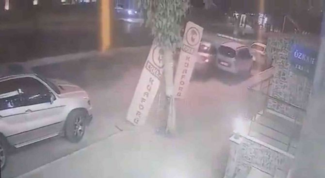 Park Halindeki Araca Vurup Kaçtı