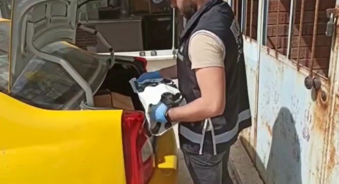 İ̇zmir’de Sahte Etil Alkol Baskını: 10 Bin Litreyi Aşkın Ele Geçirildi