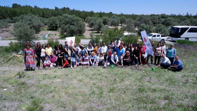 İ̇zmir Vakıflar Bölge Müdürlüğü’nden Fidan Dikim Etkinliği