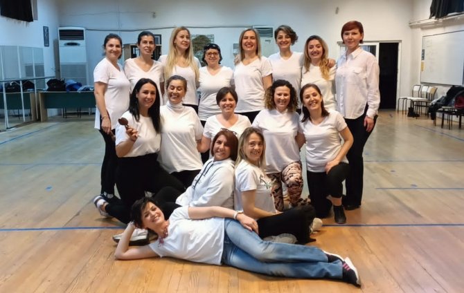 Kanseri Yendi, Ara Verdiği Halk Danslarına Yeniden Başladı