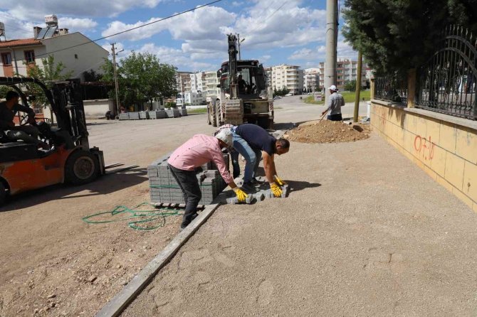 Kahta’nın İşlek Caddelerinde Kaldırım Çalışmaları Başladı