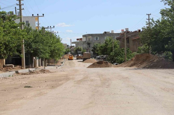 Kahta’nın İşlek Caddelerinde Kaldırım Çalışmaları Başladı
