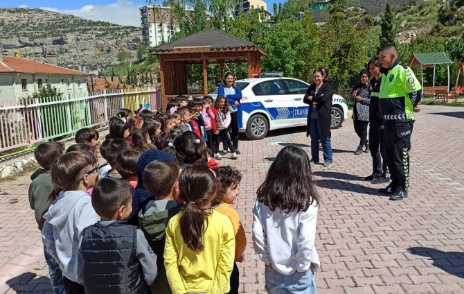 Ermenek’te Anaokulu Öğrencilerine Trafik Eğitimi Verildi