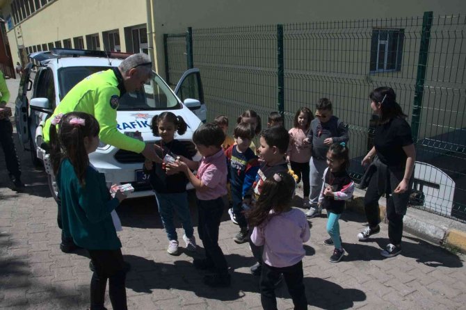İ̇nebolu’da Minikler Hem Eğlendi Hem De Trafik Eğitimi Aldı