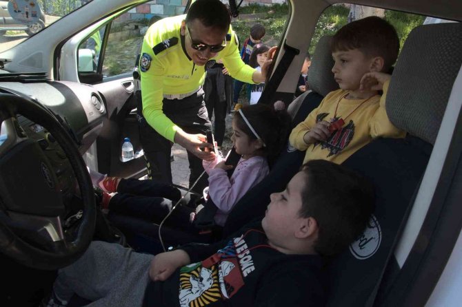 İ̇nebolu’da Minikler Hem Eğlendi Hem De Trafik Eğitimi Aldı