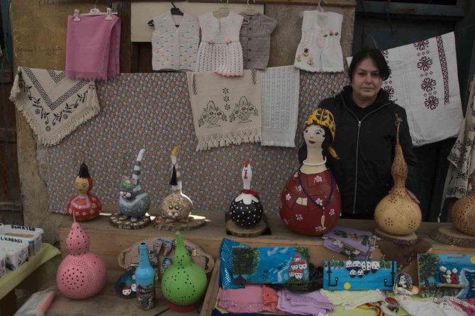 Topladığı Su Kabaklarını Sanat Eserine Dönüştürüyor
