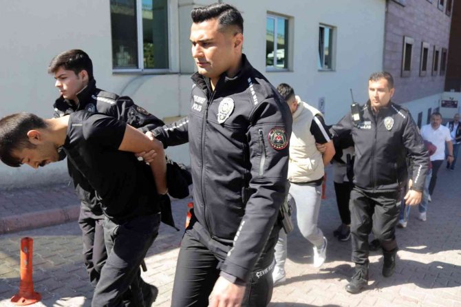 Uyuşturucu Şüphelisi: “Kimseyi Dövemiyoruz Artık. Narkotiğe Şikayet Ediyorlar Hemen Bizi”