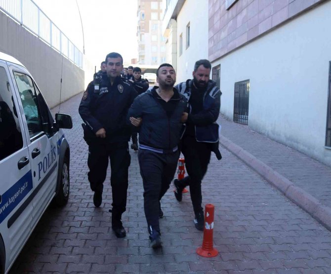 Uyuşturucu Şüphelisi: “Kimseyi Dövemiyoruz Artık. Narkotiğe Şikayet Ediyorlar Hemen Bizi”