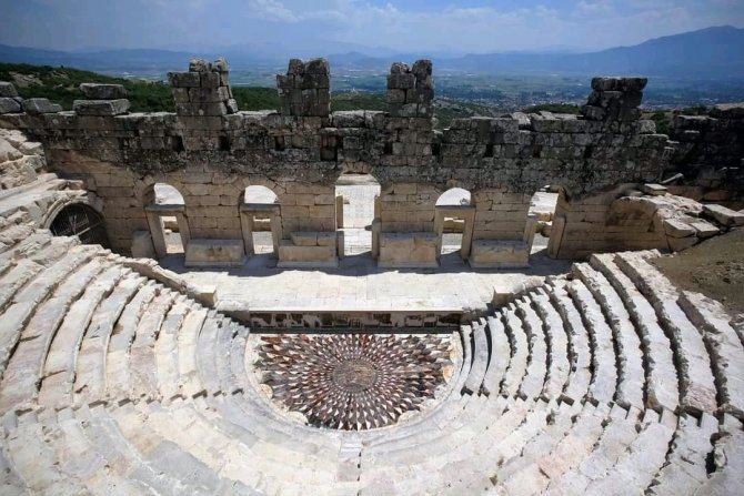 Kibyra Antik Kentindeki Medusa Mozaiği Ziyarete Açıldı