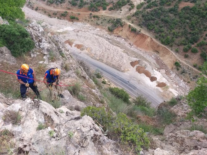 Kayalıklarda Mahsur Kalen Keçiler Kurtarıldı