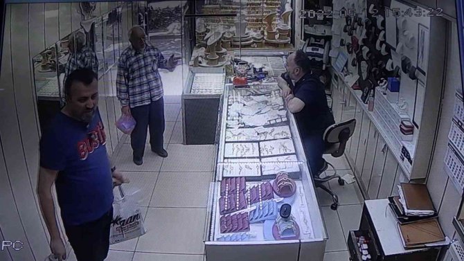 Gerçek Kuyumcuda Ortaya Çıktı: Az Kalsın Dolandırıcıya 257 Bin Lirasını Kaptırıyordu