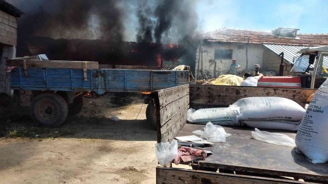 Kırklareli’nde Çıkan Yangın Ambarı Küle Çevirdi