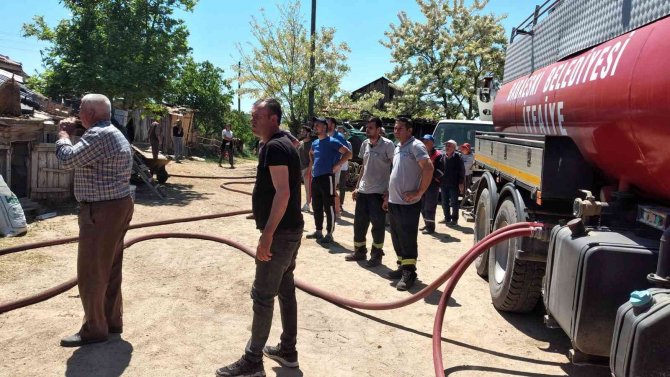 Kırklareli’nde Çıkan Yangın Ambarı Küle Çevirdi
