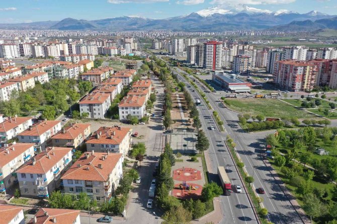 Kocasinan’da Şehrin Oksijen Deposu Parklar Yenileniyor
