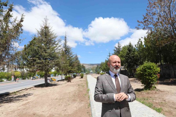 Kocasinan’da Şehrin Oksijen Deposu Parklar Yenileniyor