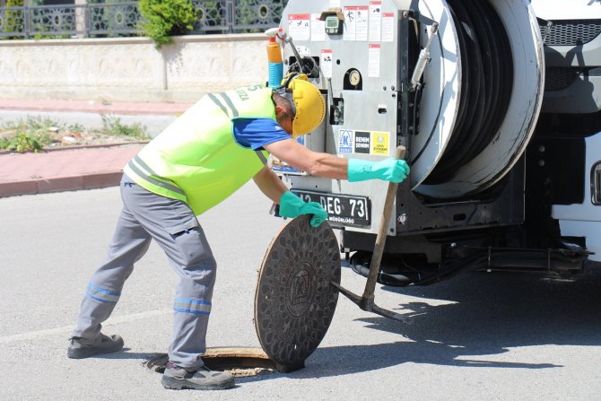 Koski̇ Taşkın Riskine Karşı Kombine Araçlarla Kanal Temizliği Yapıyor