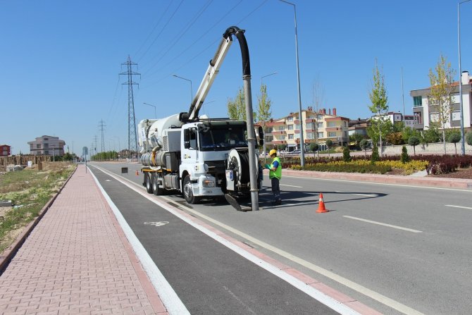 Koski̇ Taşkın Riskine Karşı Kombine Araçlarla Kanal Temizliği Yapıyor