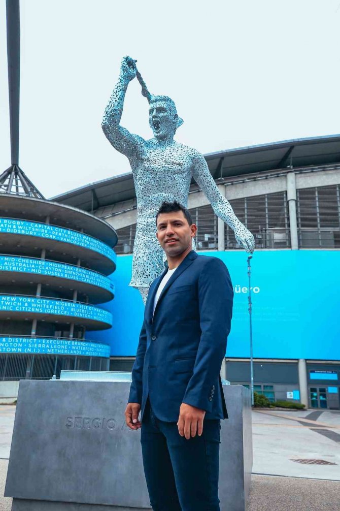 Manchester City, Sergio Agüero’nun Heykelini Dikti!