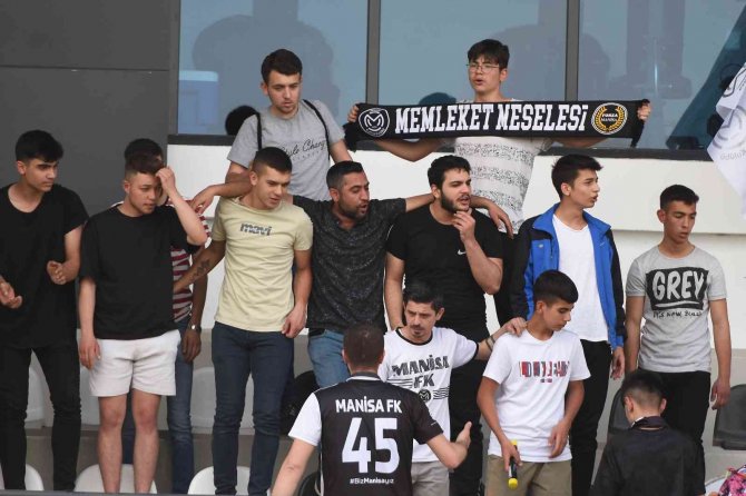 Manisa Fk Taraftarından Coşkulu Destek