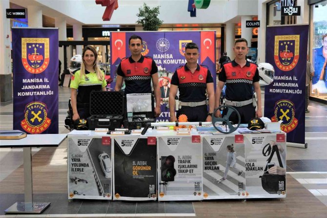 Jandarma Ekipleri Stant Açtı, Vatandaşları Bilgilendirdi