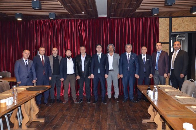 Özdemir, Doğu Türkistan Davasının Temsilcileri İle Bir Araya Geldi