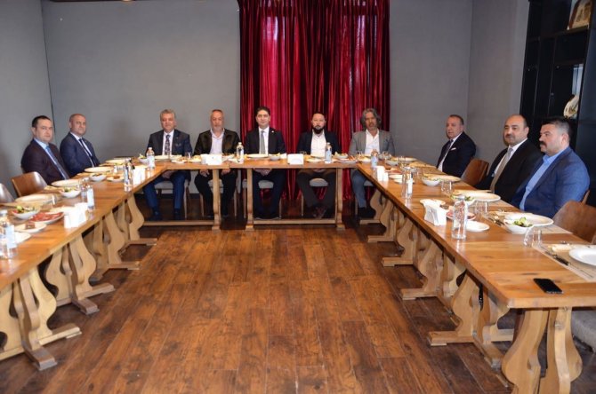 Özdemir, Doğu Türkistan Davasının Temsilcileri İle Bir Araya Geldi