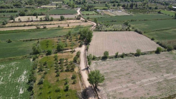 Nazilli Belediyesi Pirlibey Mahallesi’nde Yol Yenileme Çalışmalarını Sürdürüyor