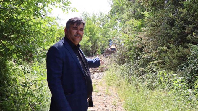 Nazilli Belediyesi Pirlibey Mahallesi’nde Yol Yenileme Çalışmalarını Sürdürüyor
