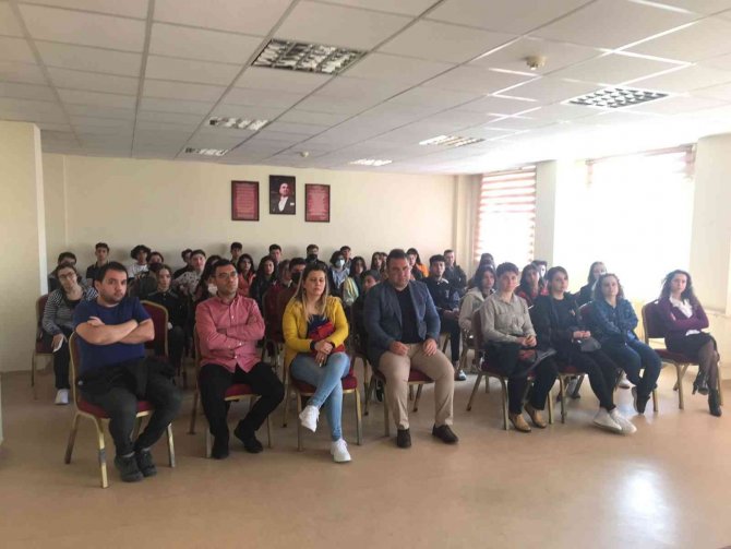 Nevü Öğretim Üyeleri Müzikli Söyleşi Gerçekleştirdi
