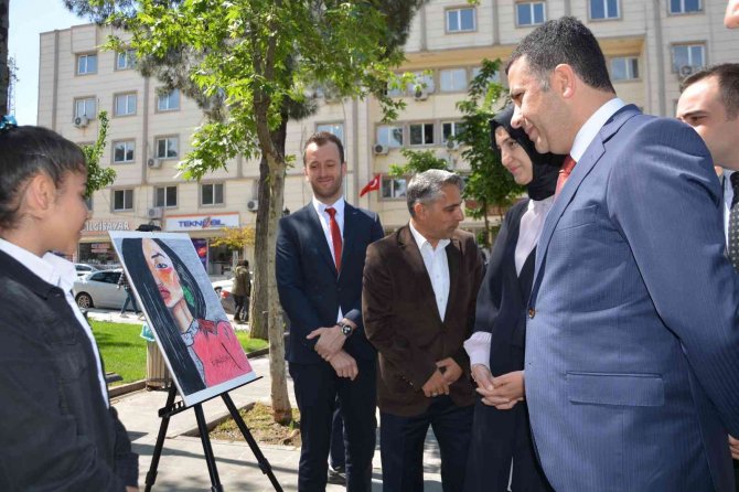 Ortaokul Öğrencilerinden Sokak Sergisi