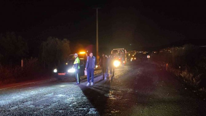 Otomobiller Kafa Kafaya Çarpıştı