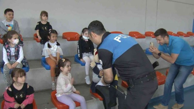 Ataşehir’de Anaokulu Öğrencilerine Trafik Eğitimi