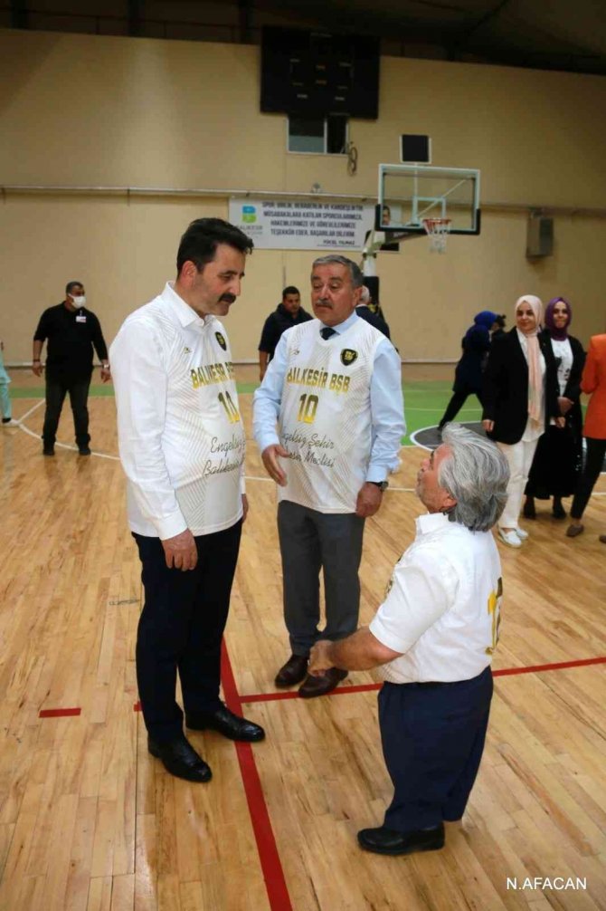 Protokol İle Engellilerin Basket Maçı Nefes Kesti
