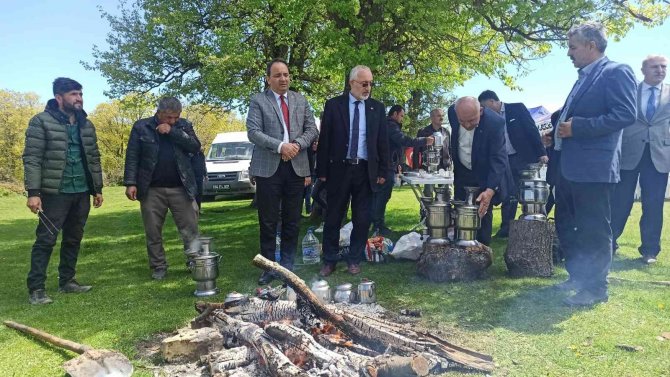 Kuru Fasulye Tohumları 1080 Rakımda Toprakla Buluştu