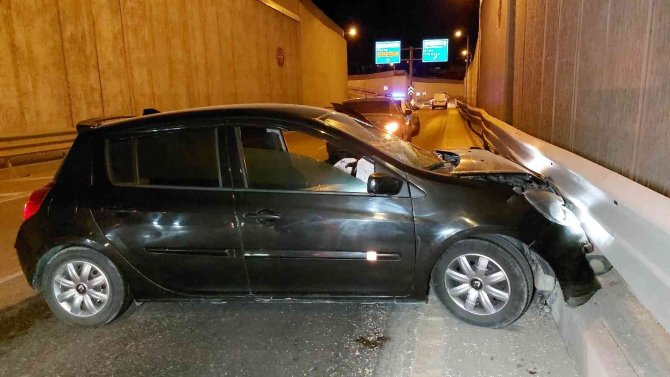 Samsun’da Otomobil Alt Geçitte Bariyere Çarptı: 2 Yaralı