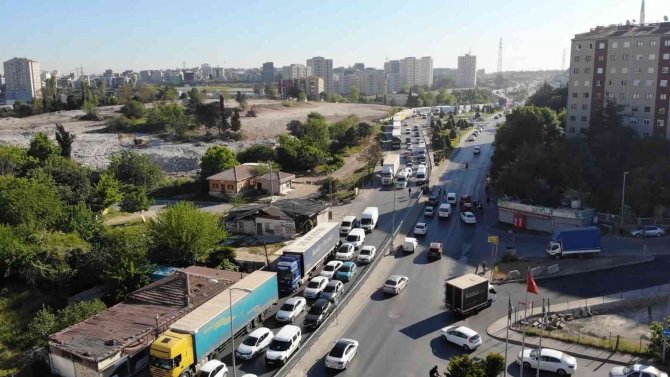 Ataşehir’de Yolu Kilitleyen Tır Trafiği 10 Gündür Devam Ediyor