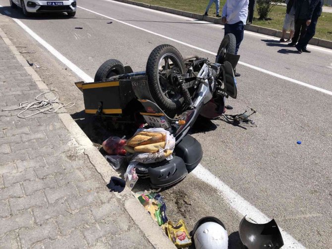 Otomobilin Çarptığı Motosiklet Sürücüsü Ağır Yaralandı
