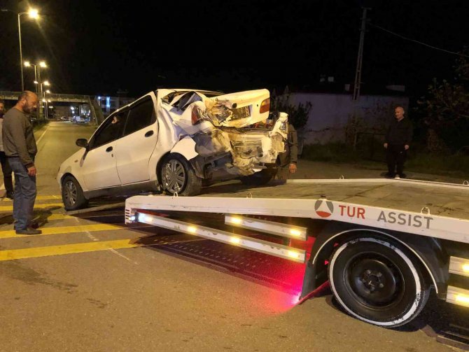 Trafik Kazasında Otomobil Hurdaya Döndü: 1 Yaralı