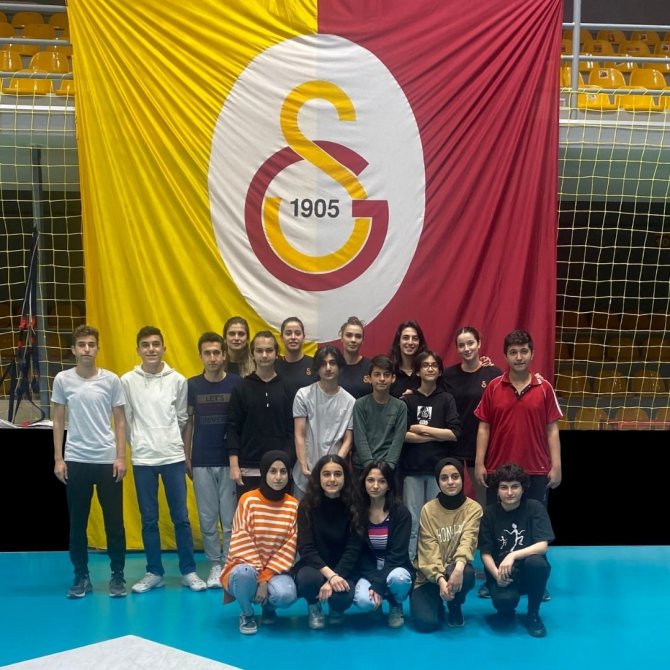 Galatasaray Kadın Voleybol Takımı İle Toçev Çocukları Voleybol Maçı Yaptı