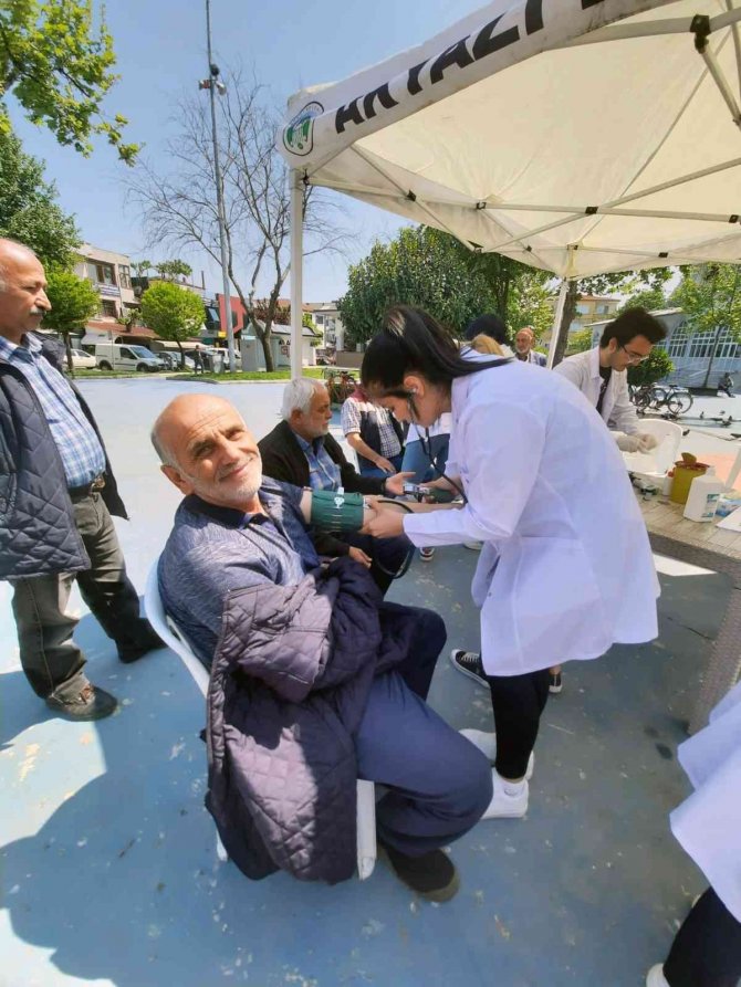 Hemşirelik Haftası’nda Sağlık Taraması Yaptılar