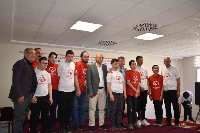 Edremit Mesleki Ve Teknik Anadolu Lisesinde Robotik Kodlama Sergisi Açıldı