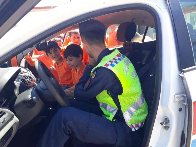 Minik Öğrencilere Trafik Eğitimi Verildi