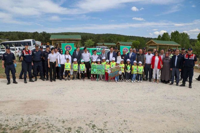 Uşak Protokolü Yeşil Karaağaç Göledinde 40 Poşet Çöp Toplandı