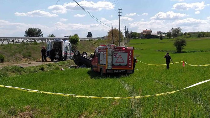 Otomobiliyle Tarlaya Uçan Kadın Sürücü Hayatı Kaybetti