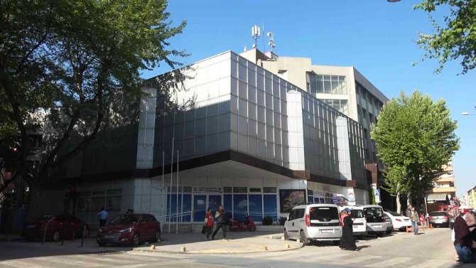 Yalova Belediye Başkan Vekili Tutuk: “Belediye Hizmet Binasının Güçlendirilmesinden Tarafım”