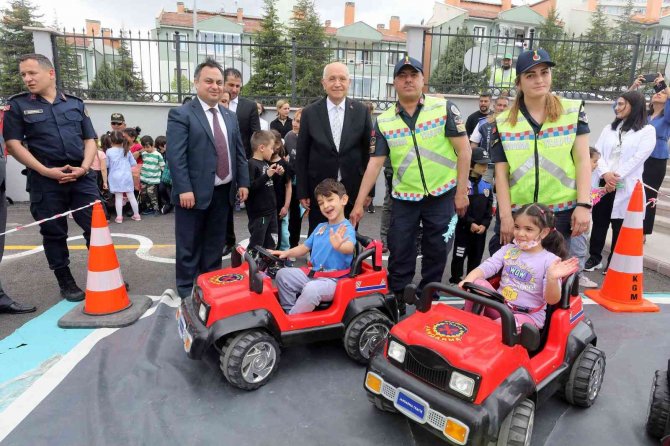 Yenimahalleli Miniklere Trafik Eğitimi