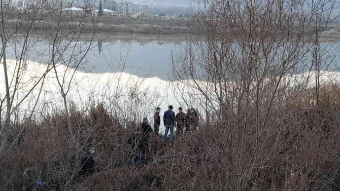 11 Yıllık Arkadaşının Cesedi Elleri Ve Ayakları Bağlı Halde Bulundu