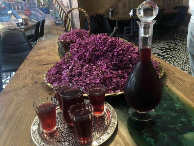 Osmanlı Mutfağı Lezzeti Erguvan Şerbetine Yoğun İlgi