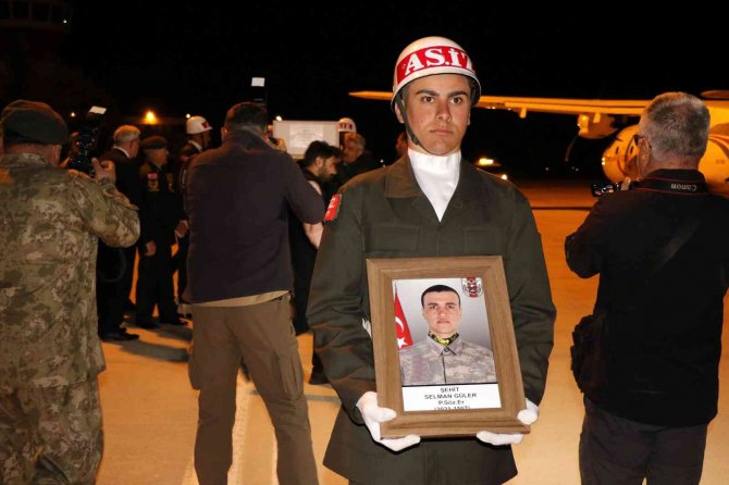 Şehit Güler İçin Erzincan’da Havalimanında Uğurlama Töreni Düzenlendi