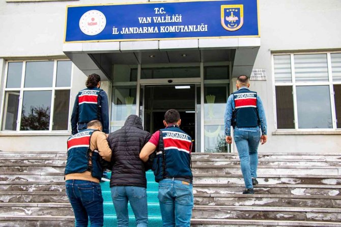 Van’da Kaçakçılık Operasyonundan İki Kişi Tutuklandı
